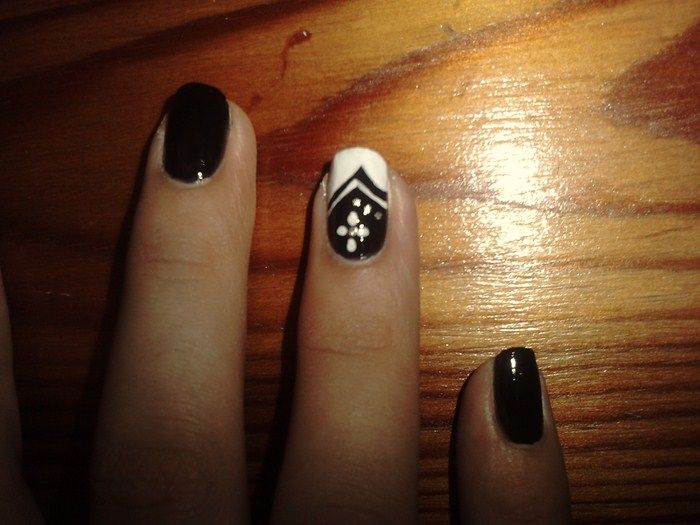 MAQUILLAJE DE UÑAS