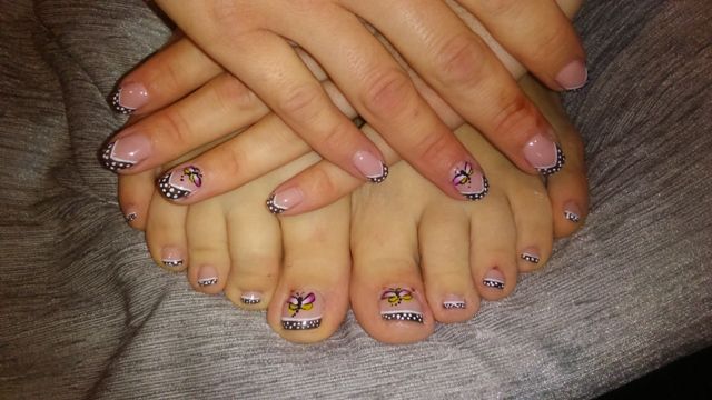 MAQUILLAJE DE UÑAS